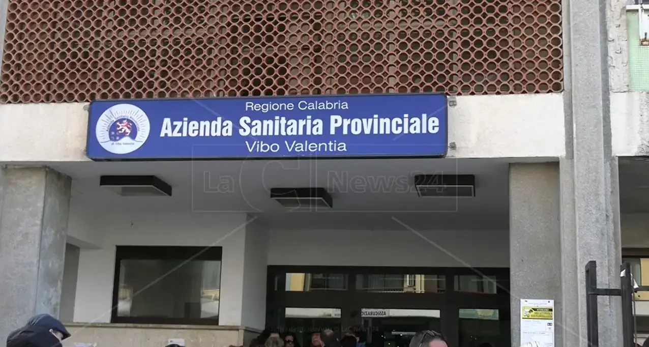 Ha la distrofia e chiede il suicidio assistito per “protesta”, l’Asp di Vibo: «Vive lontano dalla Calabria, cure garantite a Parma»\n