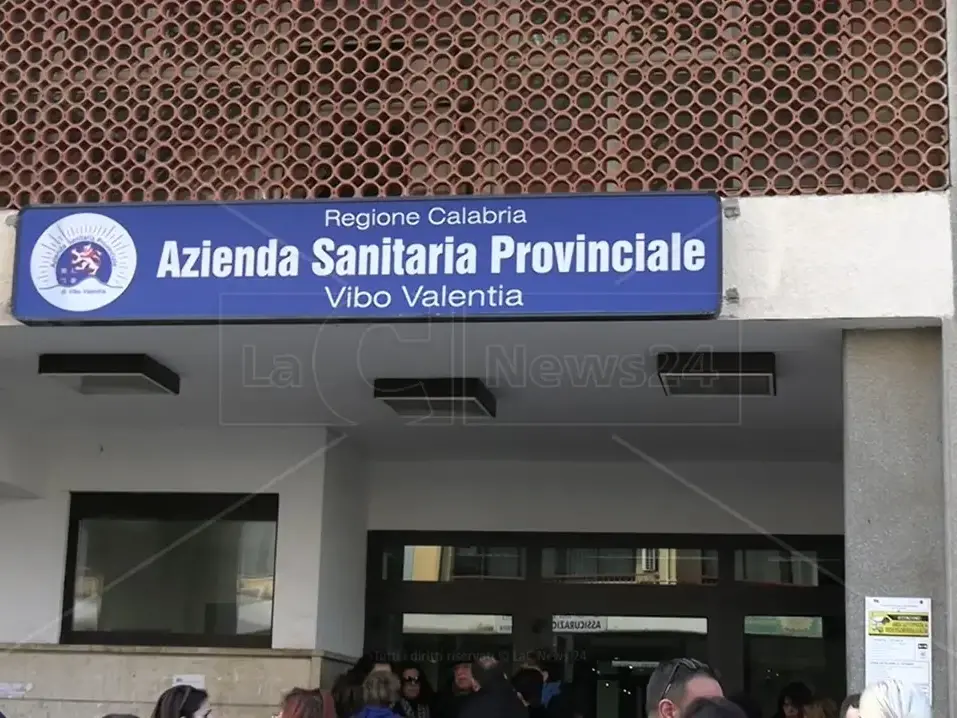 Ha la distrofia e chiede il suicidio assistito per “protesta”, l’Asp di Vibo: «Vive lontano dalla Calabria, cure garantite a Parma»