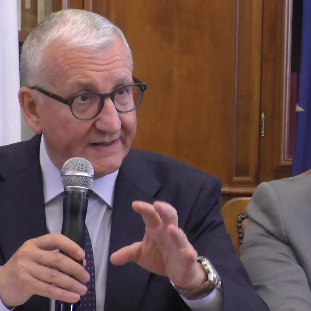 <p>Il prefetto De Rosa saluta Catanzaro: il monito sugli appetiti della ‘’ndrangheta per i fondi e l’annuncio su Scordovillo</p>
