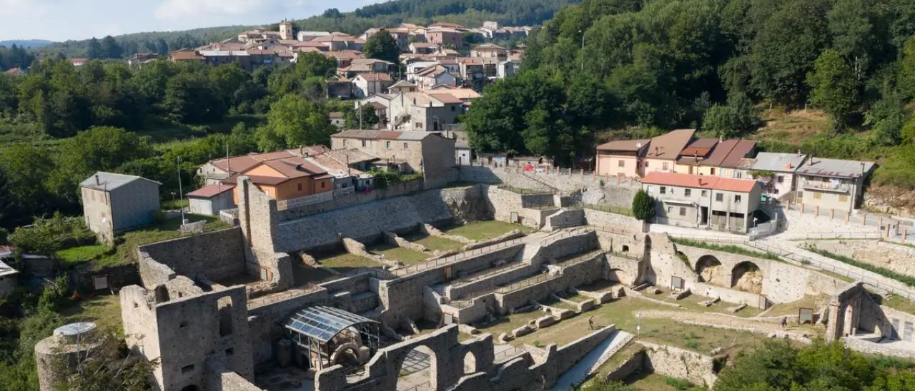 Mongiana, polemica culturale dopo la lettera di una scuola torinese. Il sindaco: «Parlare delle Reali Ferriere non è revisionismo»\n