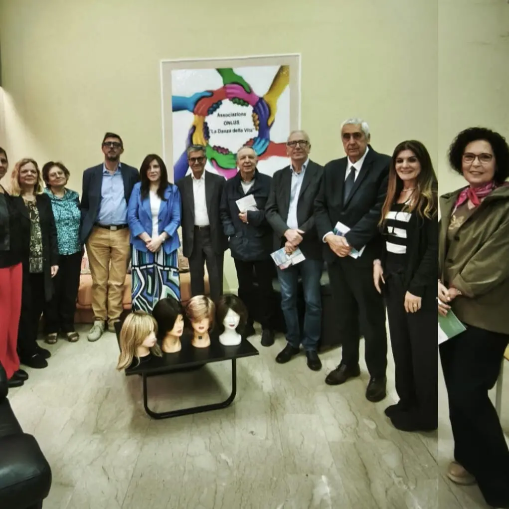 Palmi, l’associazione Pitagora-XXIX Agosto\u00A0dona parrucche ai pazienti oncologici\n