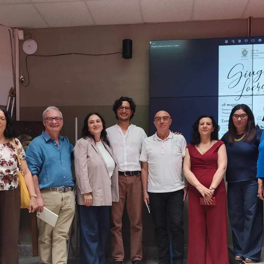 Il “Giugno Locrese” entra a scuola: poesia, performance e “Premio Commisso” a Vincenzo Mastropirro\n