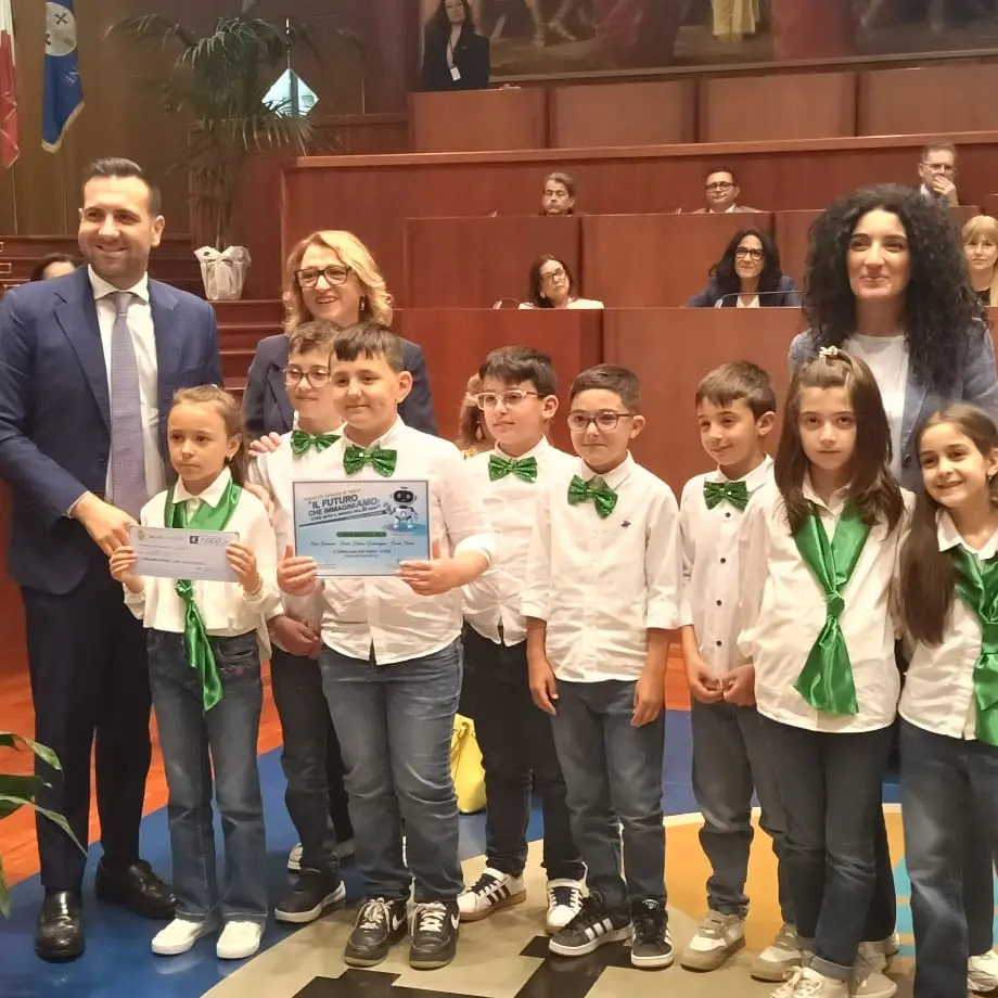 2075, il mondo come lo immaginano le giovani generazioni. Premiate a palazzo Campanella le scuole calabresi vincitrici del concorso “Ragazzi in Aula”\n