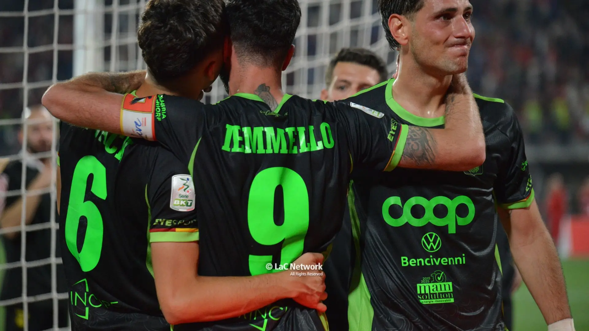 Il Catanzaro non riesce nell’impresa a Monza, non bastano i gol di Jack e Frosinini: finisce 0-2 e i brianzoli vanno in Serie A\n