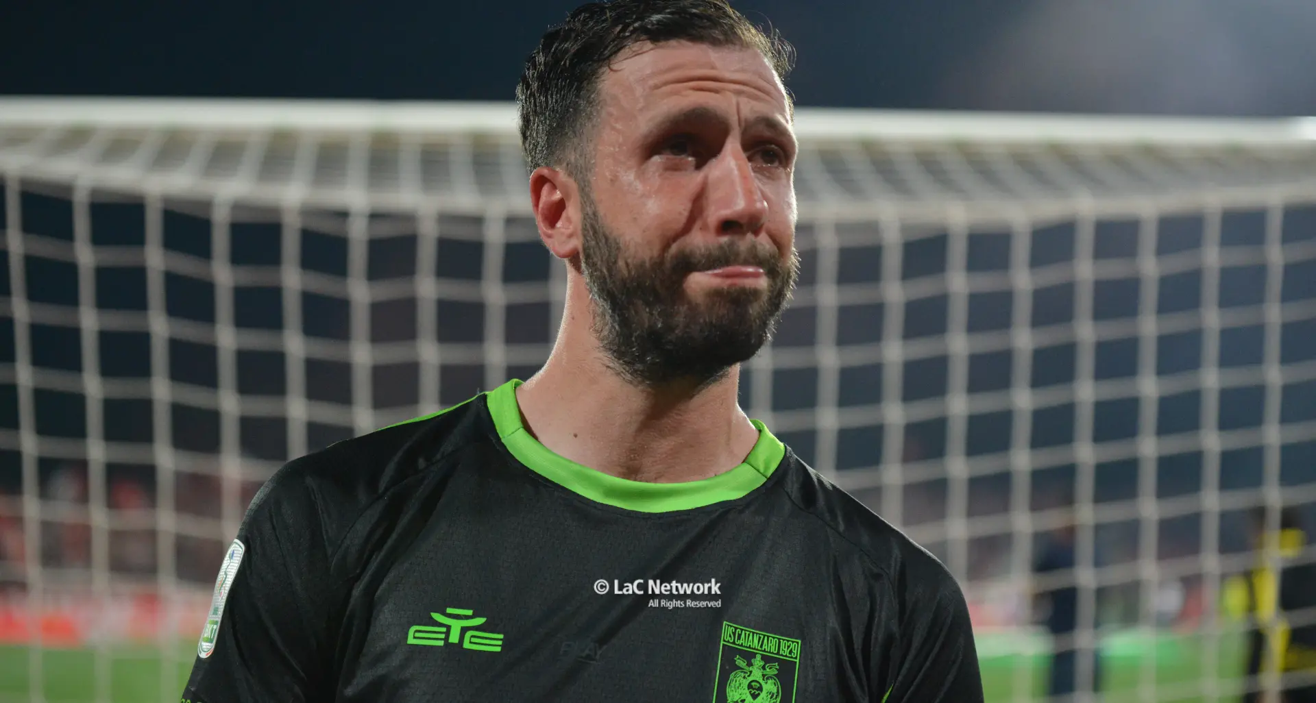 <p>Il Catanzaro <span style=\"color:hsl(0, 75%, 60%);\">non riesce nell’impresa a Monza</span>, non bastano i gol di Jack e Frosinini: finisce 0-2 e i brianzoli vanno in Serie A</p>