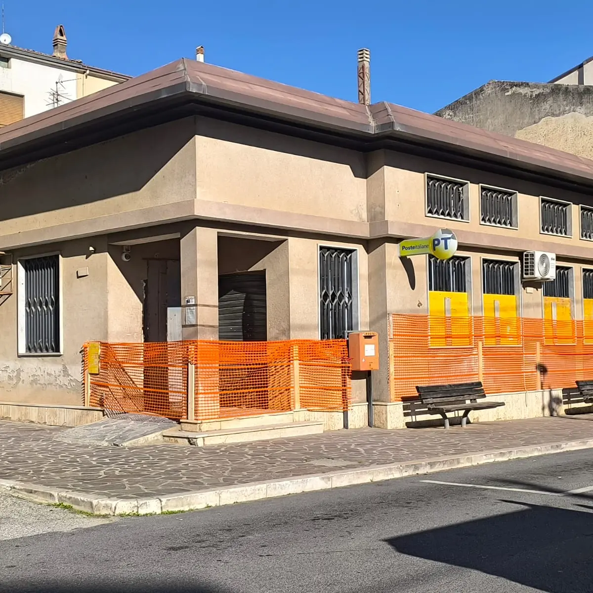 Cassano: dopo l'assalto con esplosivo, l'Ufficio postale di Lauropoli pronto a riaprire\n