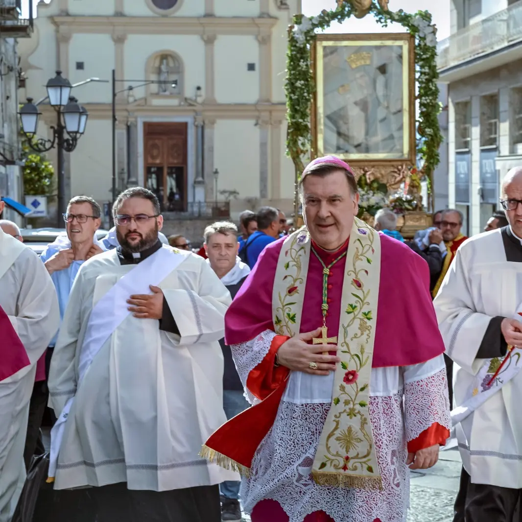 Catanzaro accoglie la Madonna di Porto, la sacra effige\u00A0accolta sul corso per i 400 anni della devozione mariana\n