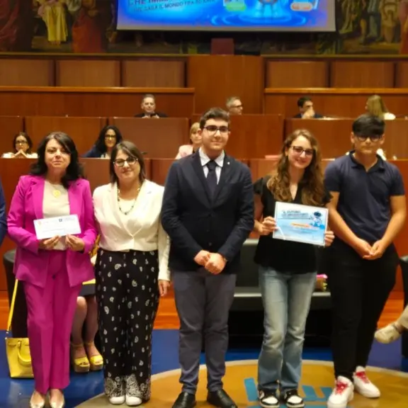 Il Da Vinci conquista il primo premio a “Ragazzi in Aula”: premiate creatività, tecnologia e visione del futuro\n