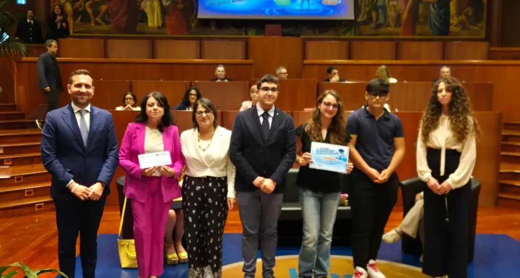 Il Da Vinci conquista il primo premio a “Ragazzi in Aula”: premiate creatività, tecnologia e visione del futuro\n