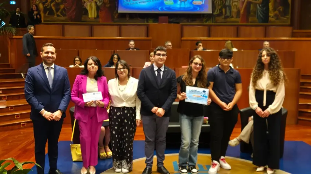 Il Da Vinci conquista il primo premio a “Ragazzi in Aula”: premiate creatività, tecnologia e visione del futuro\n
