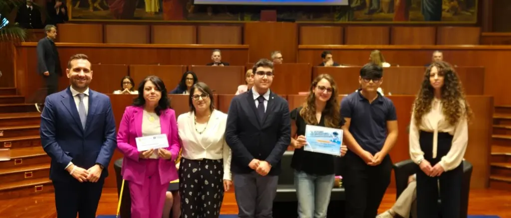 Il Da Vinci conquista il primo premio a “Ragazzi in Aula”: premiate creatività, tecnologia e visione del futuro\n