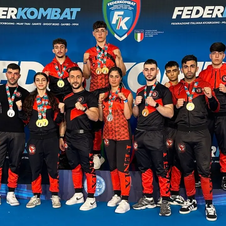Kickboxing, la Fenix Sport Academy di Vibo conquista Jesolo: pioggia di medaglie per gli atleti guidati da Lo Preiato\n