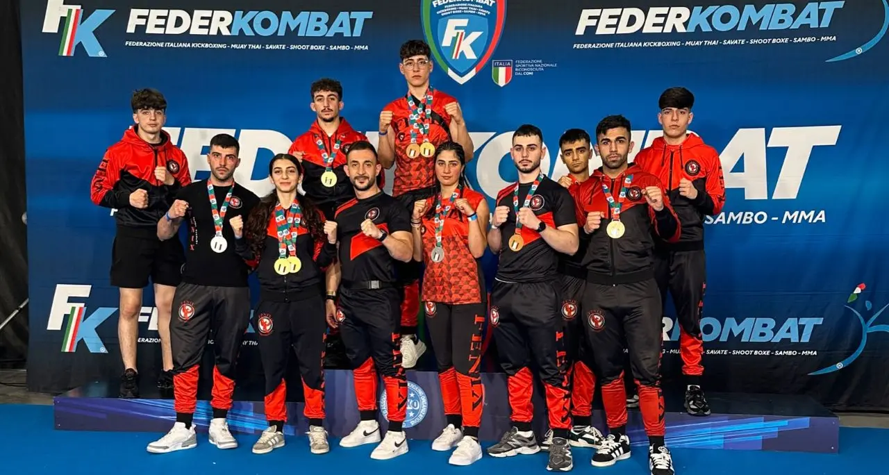Kickboxing, la Fenix Sport Academy di Vibo conquista Jesolo: pioggia di medaglie per gli atleti guidati da Lo Preiato\n