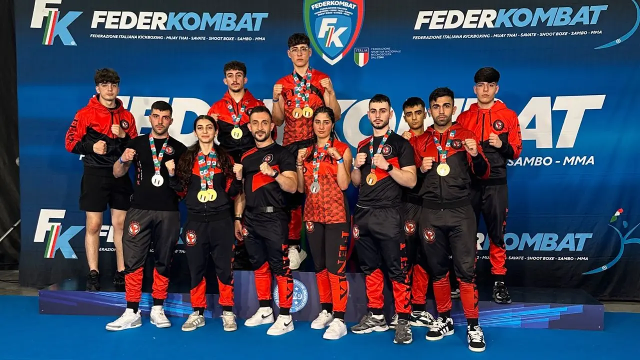 Kickboxing, la Fenix Sport Academy di Vibo conquista Jesolo: pioggia di medaglie per gli atleti guidati da Lo Preiato\n