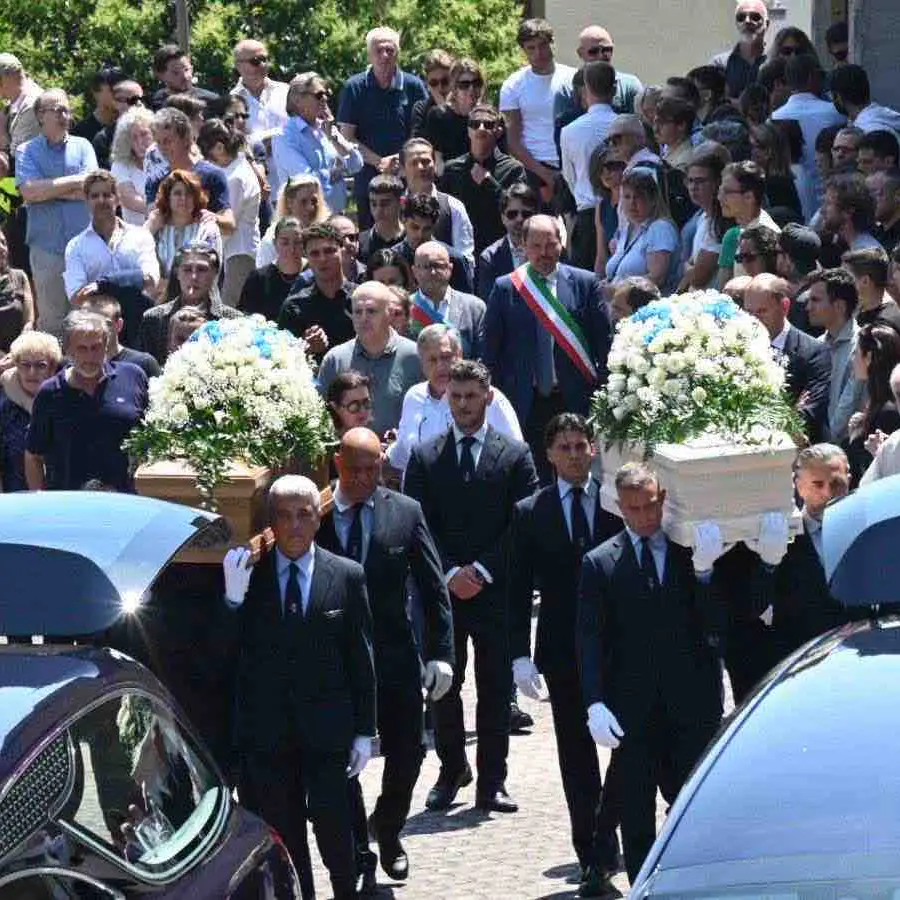 Tragedia delle Maldive: Genova si ferma per Monica Montefalcone e Giorgia Sommacal: duemila persone ai funerali