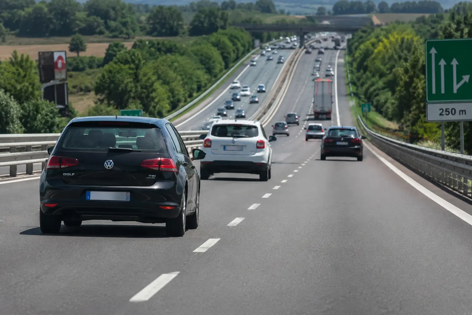 Ponte del 2 giugno più costoso, tra caro carburanti e ferie ridotte per milioni di italiani