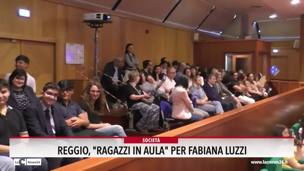 Reggio, ragazzi in aula per Fabiana Luzzi