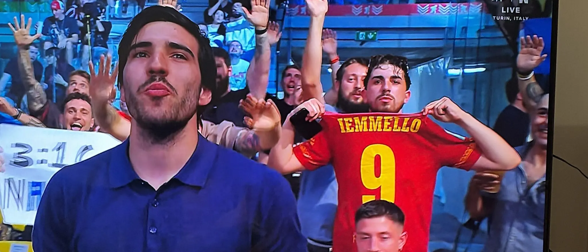 Iemmello in WWE? La maglia del capitano giallorosso a Clash in Italy\n