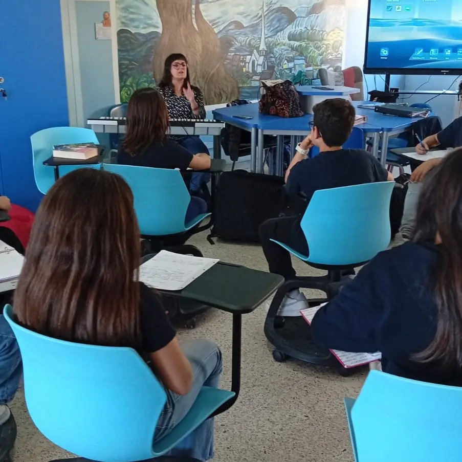 All’Istituto Comprensivo “Catanoso – De Gasperi – San Sperato – Cardeto” entra nel vivo il laboratorio teatrale esperienziale “Barbablù”\n