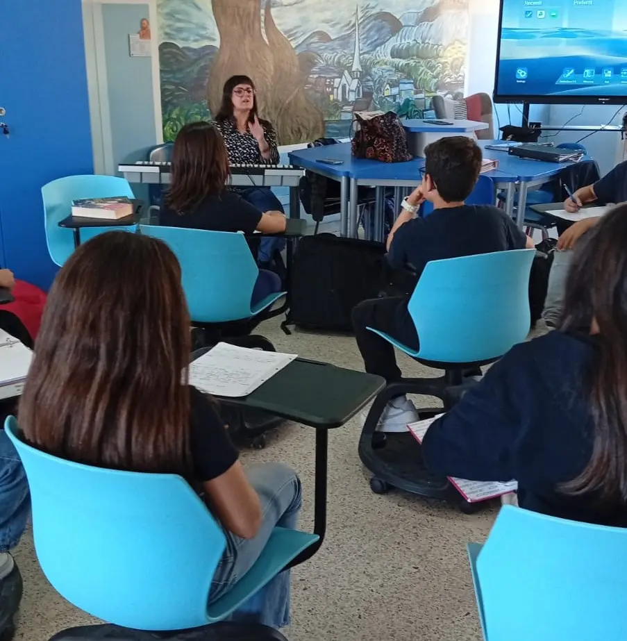 All’Istituto Comprensivo “Catanoso – De Gasperi – San Sperato – Cardeto” entra nel vivo il laboratorio teatrale esperienziale “Barbablù”\n