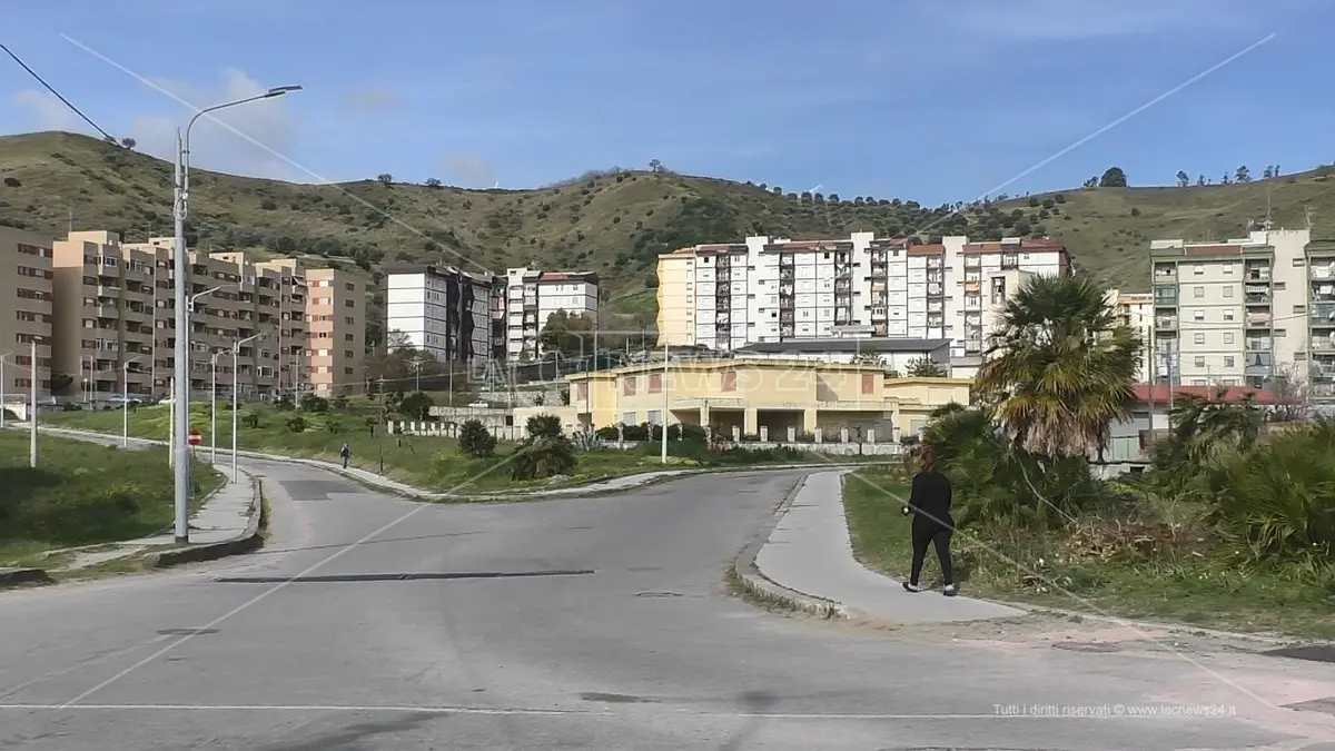 Viale Isonzo, la componente della Commissione Pari Opportunità Ilaria Frustaci: «Degrado e abbandono, Aterp intervenga subito»\n