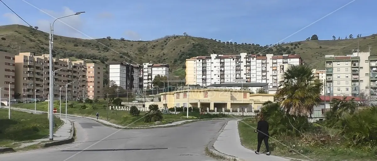 Viale Isonzo, la componente della Commissione Pari Opportunità Ilaria Frustaci: «Degrado e abbandono, Aterp intervenga subito»\n