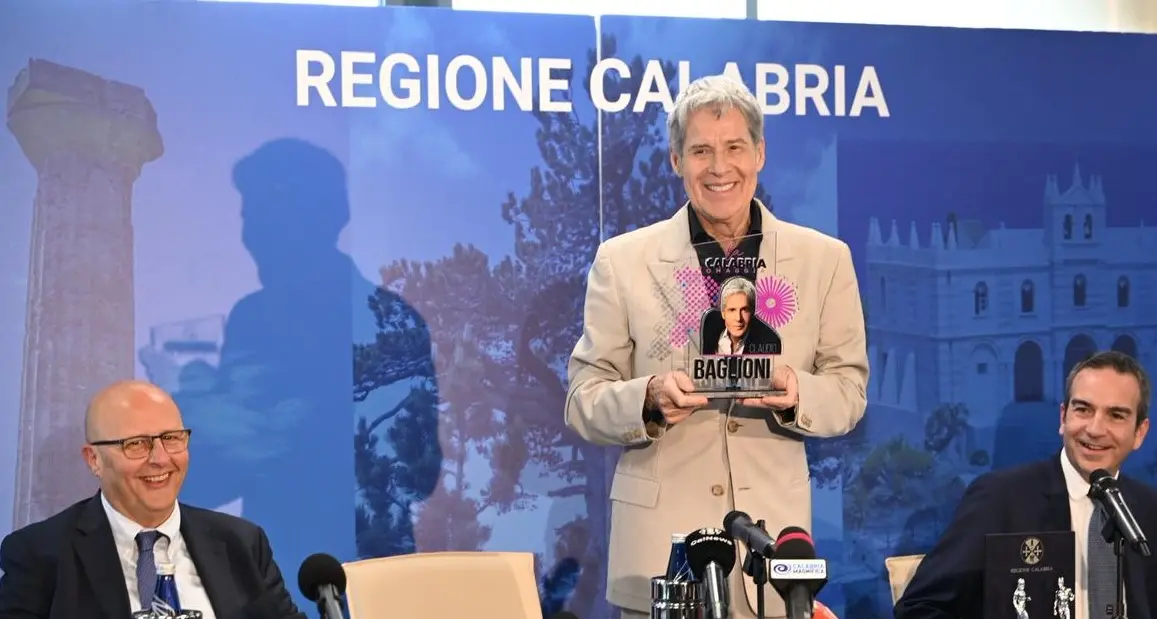 Claudio Baglioni, stop al GrandTour per problemi di salute: saltano tre date in Calabria, arrivederci al 2027\n