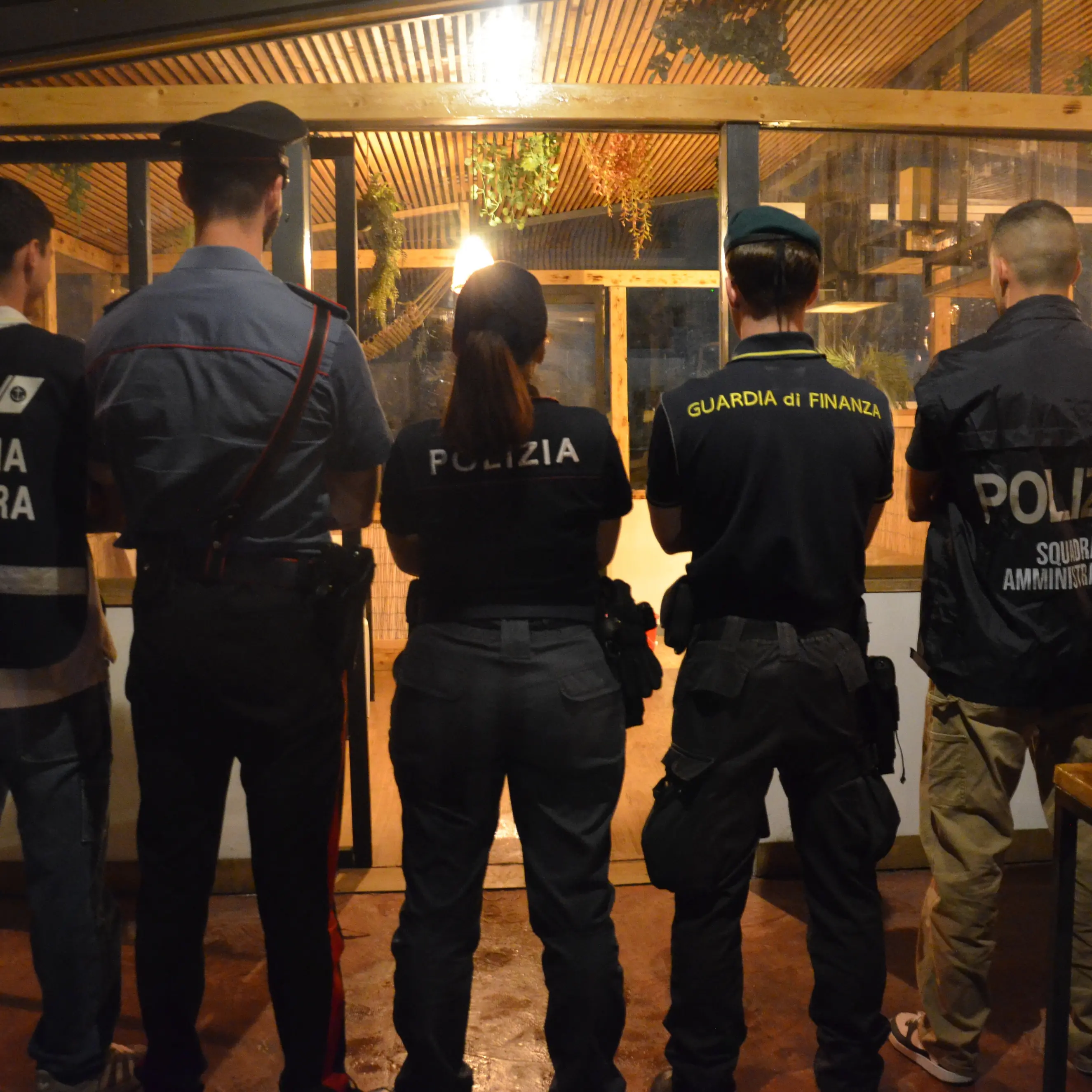 Sicurezza nei luoghi di pubblico spettacolo: nuovo controllo interforze in una discoteca di Soverato,\u00A0sanzionati il titolare e addetti alla sicurezza abusivi\n