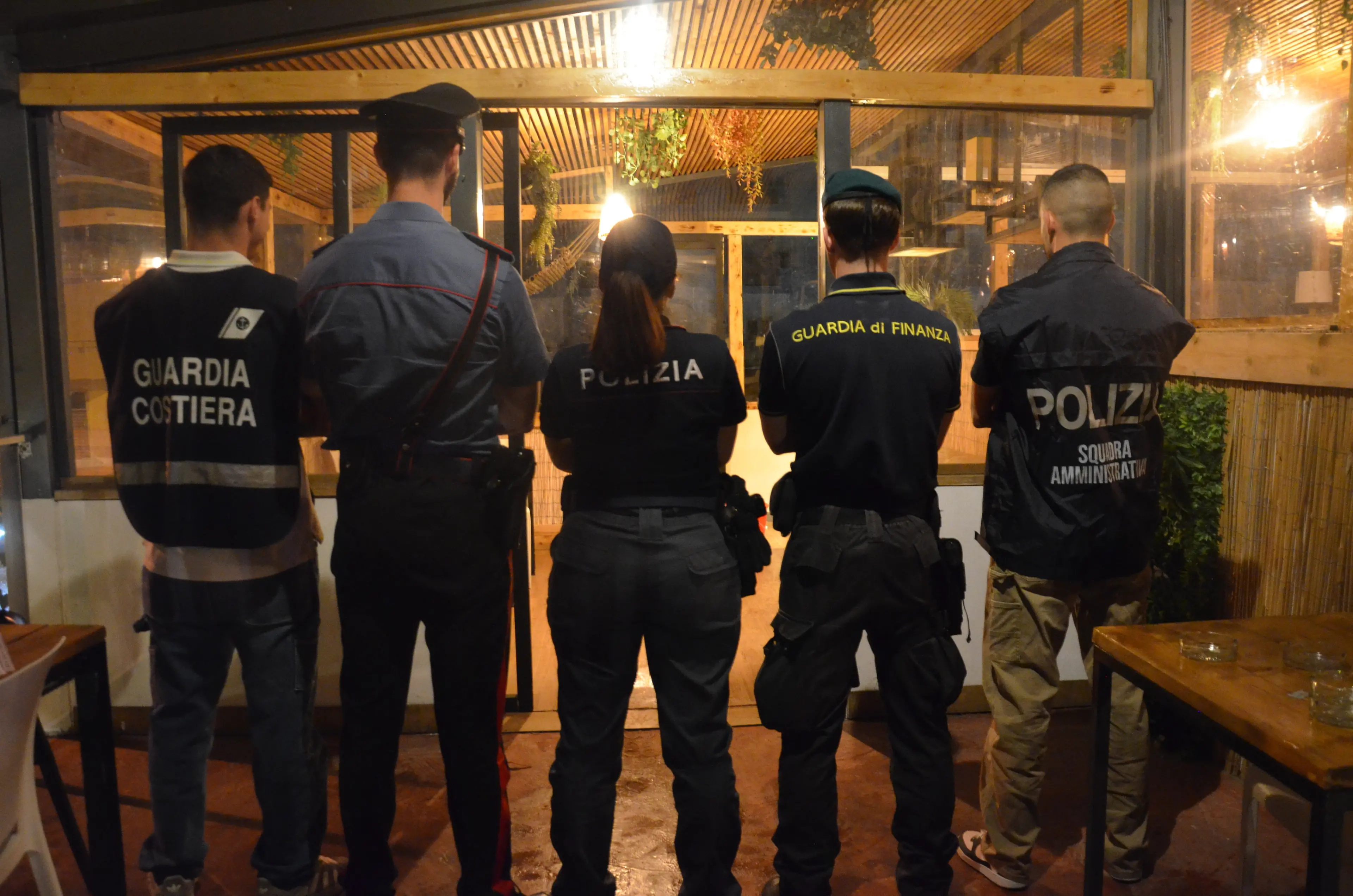 Sicurezza nei luoghi di pubblico spettacolo: nuovo controllo interforze in una discoteca di Soverato,\u00A0sanzionati il titolare e addetti alla sicurezza abusivi\n
