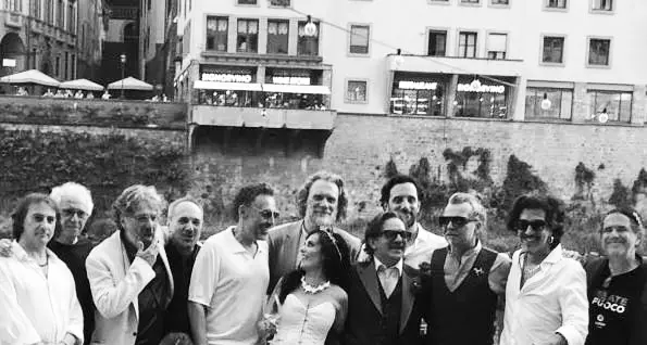 Peppe Voltarelli sposa\u00A0a Firenze Anna Corcione: tra gli ospiti Brunori, Pippo Pollina e Piero Pelù\n