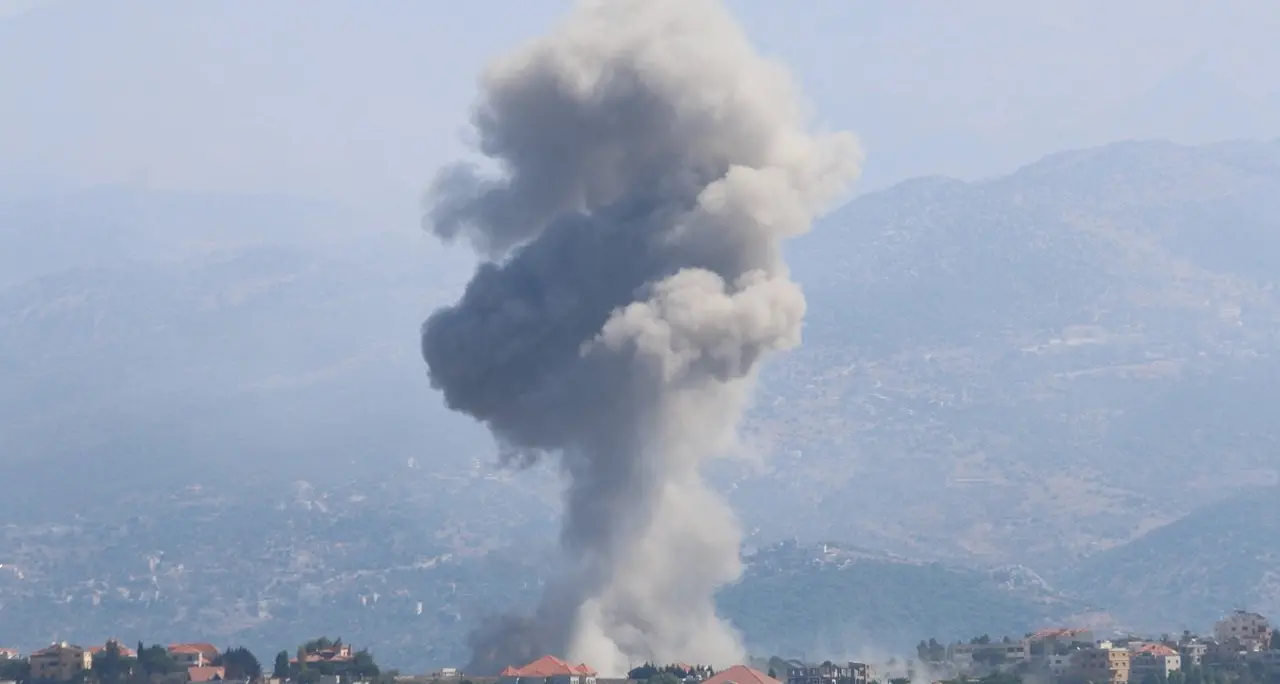 Attacchi di Israele in Libano, l’Iran interrompe i colloqui con gli Usa e minaccia il blocco totale di Hormuz