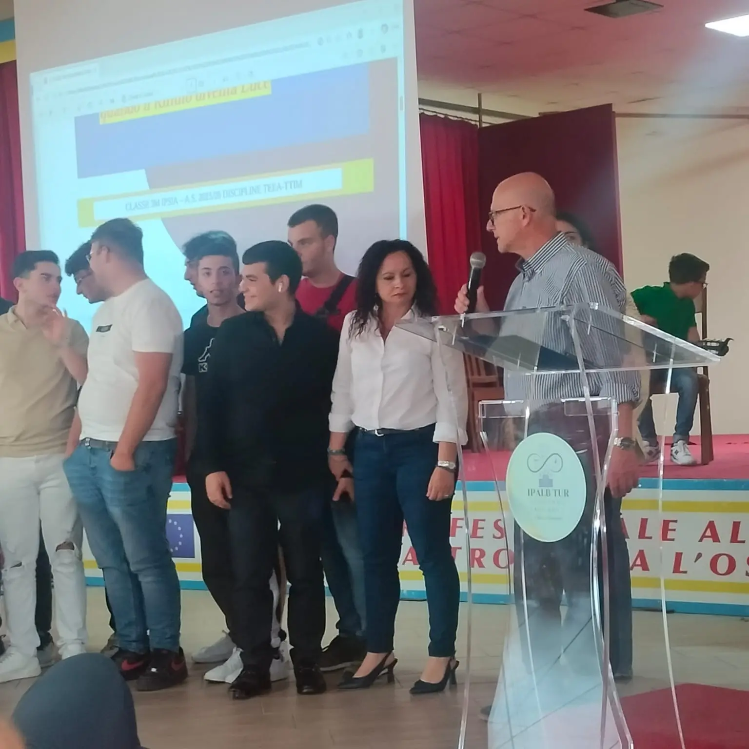 Villa San Giovanni, gli studenti protagonisti di “A scuola di Solidarietà”: premiati gli elaborati dedicati al dono e all’impegno quotidiano\n