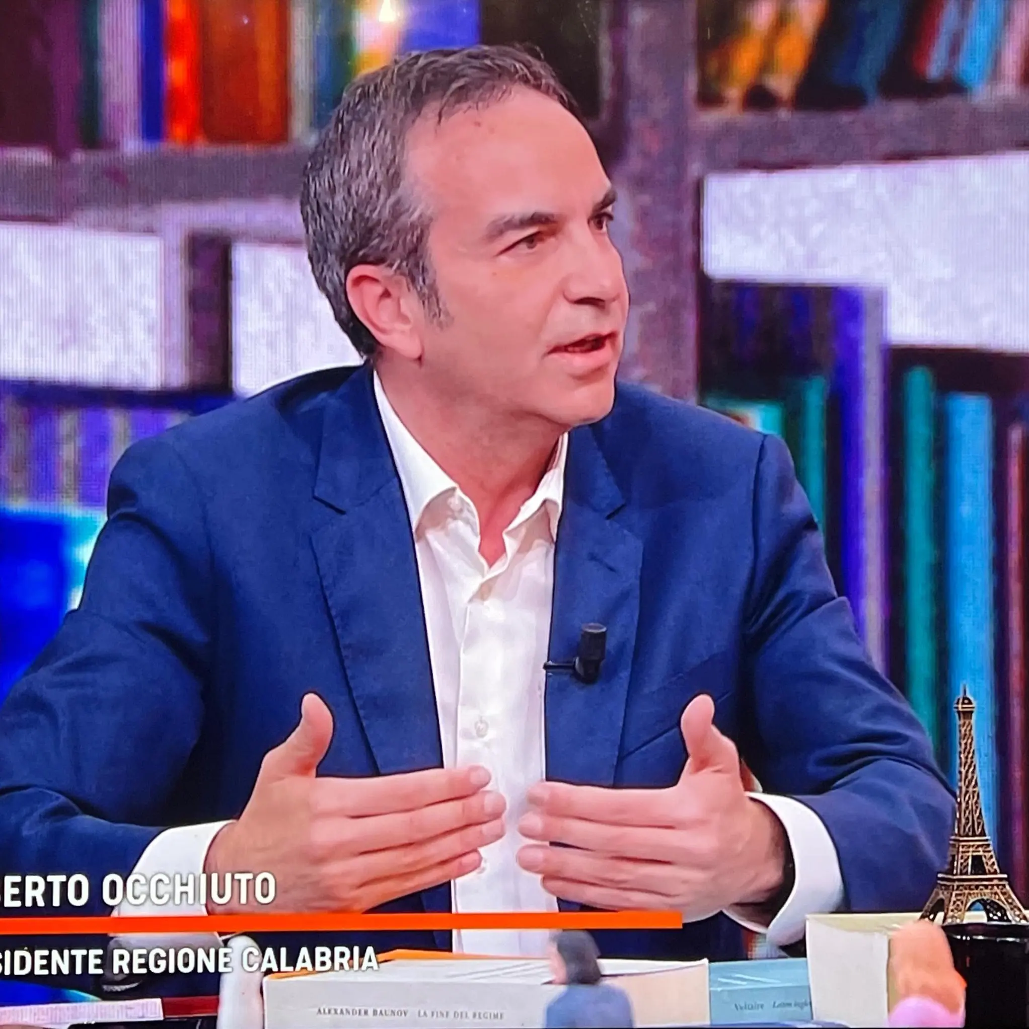 Occhiuto ospite\u00A0a “10 Minuti”: «Governare con Vannacci sarebbe complicato. Il Ponte? Volano per altre infrastrutture»\n
