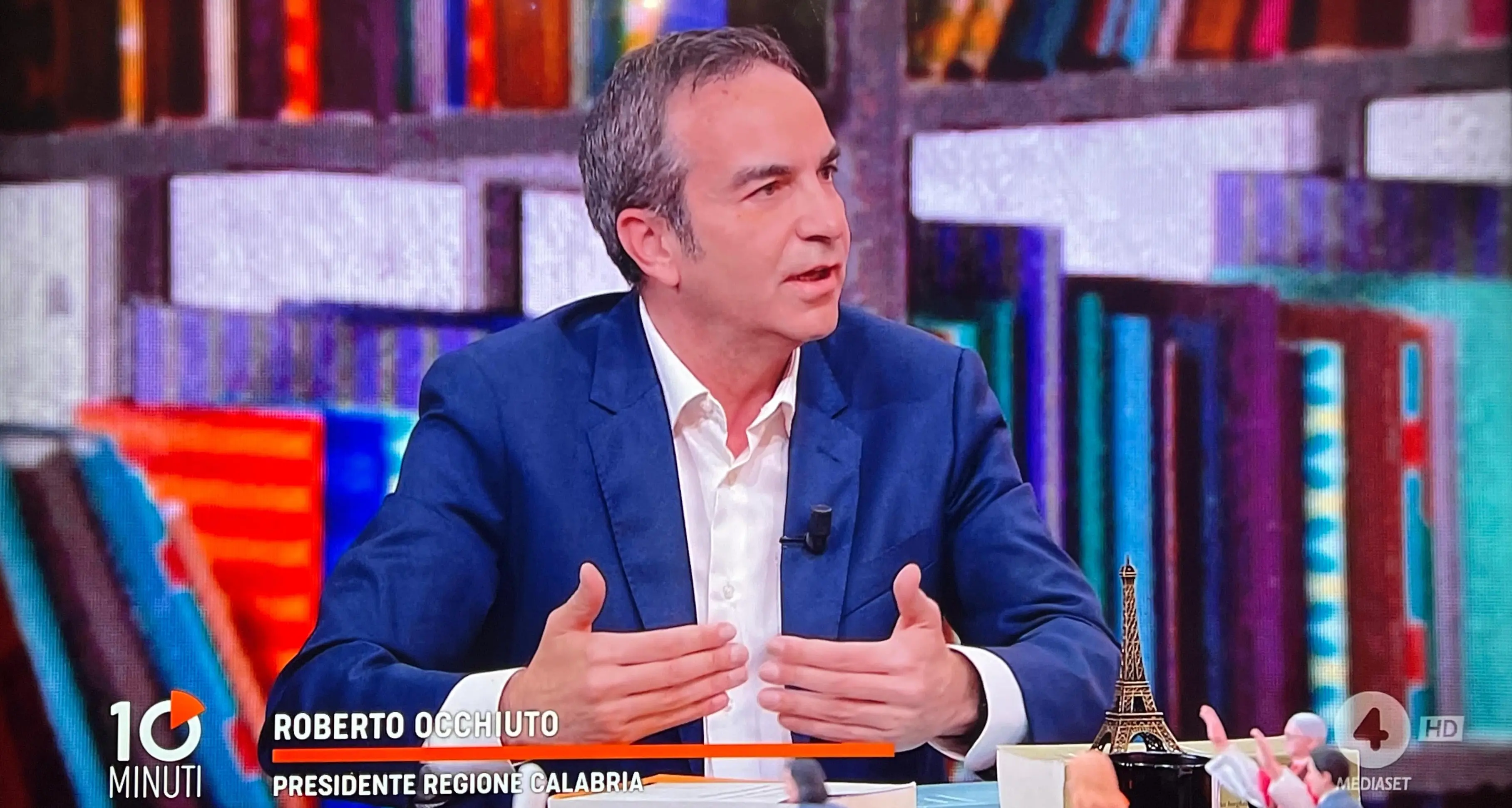 Occhiuto ospite\u00A0a “10 Minuti”: «Governare con Vannacci sarebbe complicato. Il Ponte? Volano per altre infrastrutture»\n
