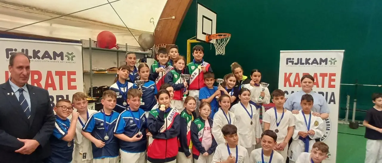 Vibo capitale del Karate per un giorno, la Virtus colleziona medaglie tra gli Under 10 e 12 e si qualifica ai\u00A0Campionati Italiani Juniores\n