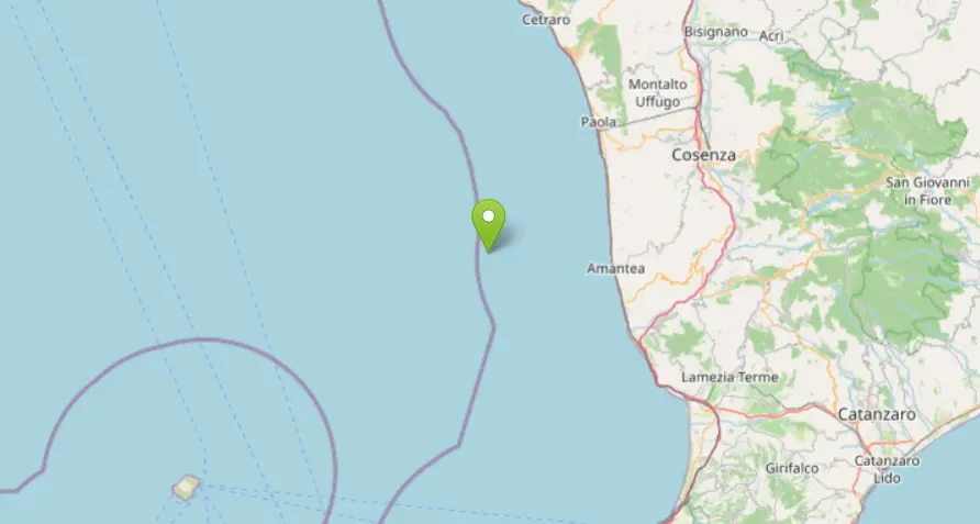 Terremoto al largo della Calabria, magnitudo 6.2 avvertita anche a Cosenza nella notte | LIVE\n