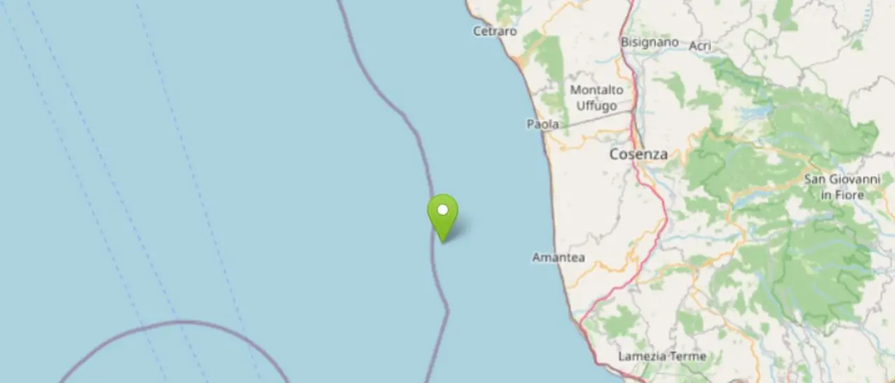 La Calabria trema nella notte: forte scossa di terremoto di magnitudo 6.2 avvertita in tutta la regione\n