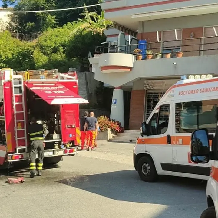 <p>San Lucido, esplode una bombola in una palazzina. Evacuazioni, ma nessun ferito</p>