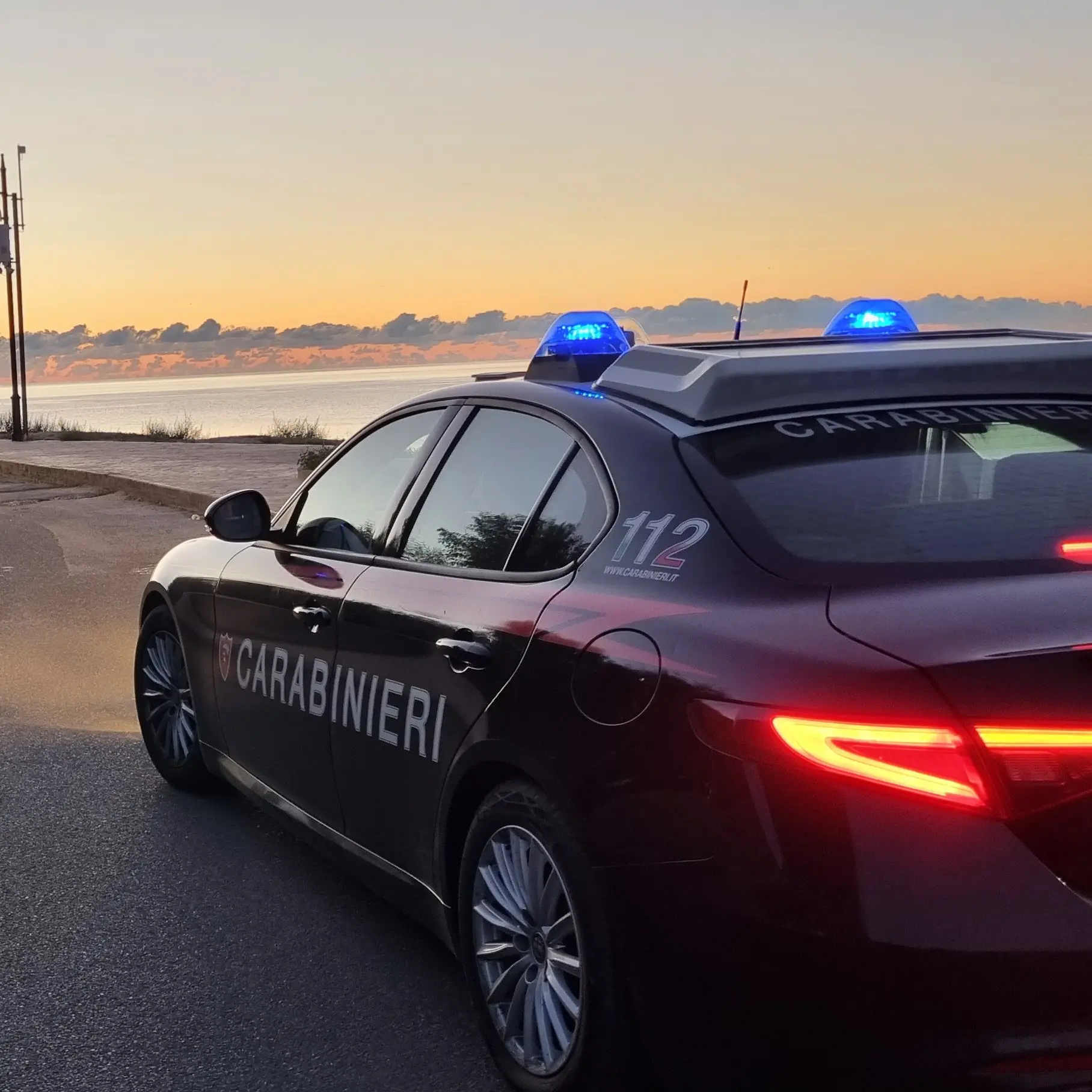 Sellia Marina, ubriaco alla guida ignora l’alt e fugge:\u00A0bloccato dai carabinieri sul lungomare con una dose di droga\n