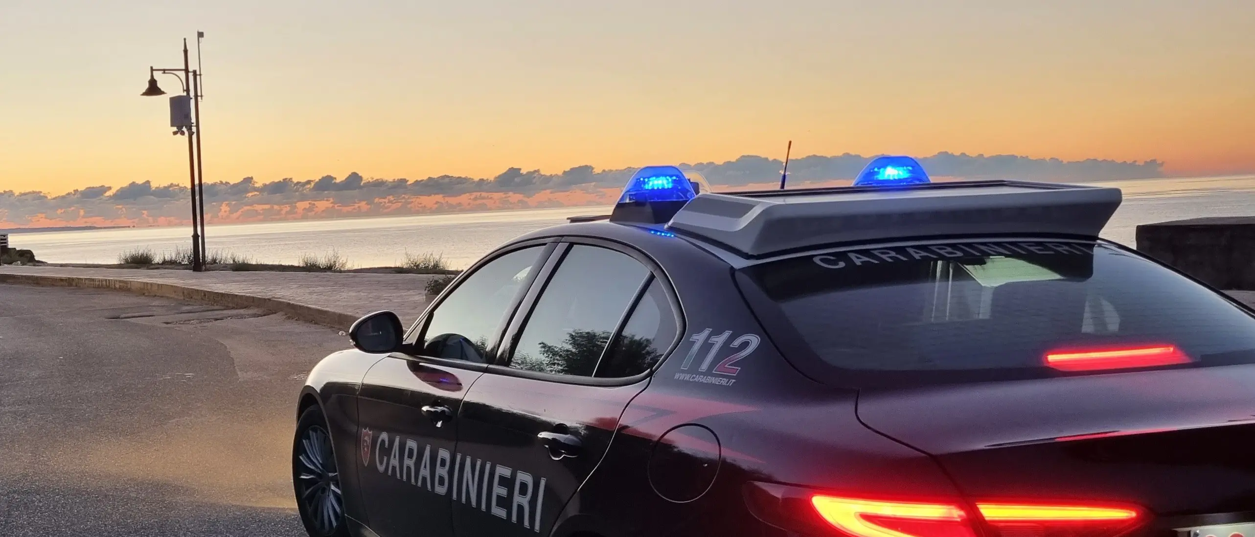 Sellia Marina, ubriaco alla guida ignora l’alt e fugge:\u00A0bloccato dai carabinieri sul lungomare con una dose di droga\n