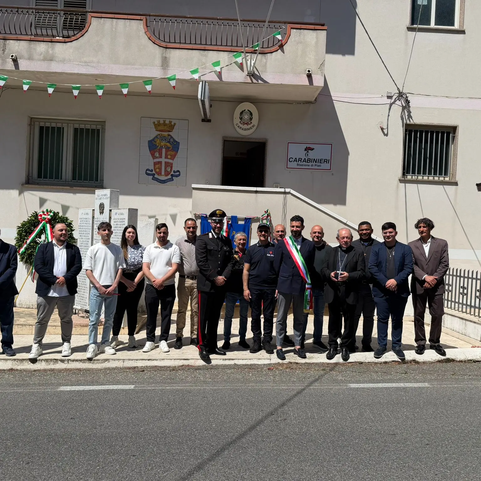 Platì in corteo, omaggio ai Caduti e Tricolore: la comunità celebra gli 80 anni della Repubblica\n