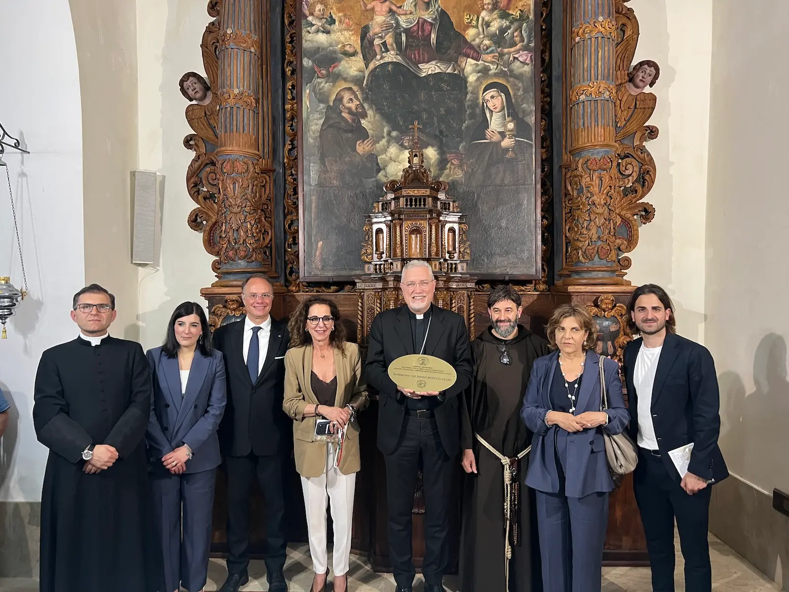A Rombiolo torna a splendere la pala d’altare del XVI secolo, Ferro: «Custodire questi luoghi preserva l’identità»\n