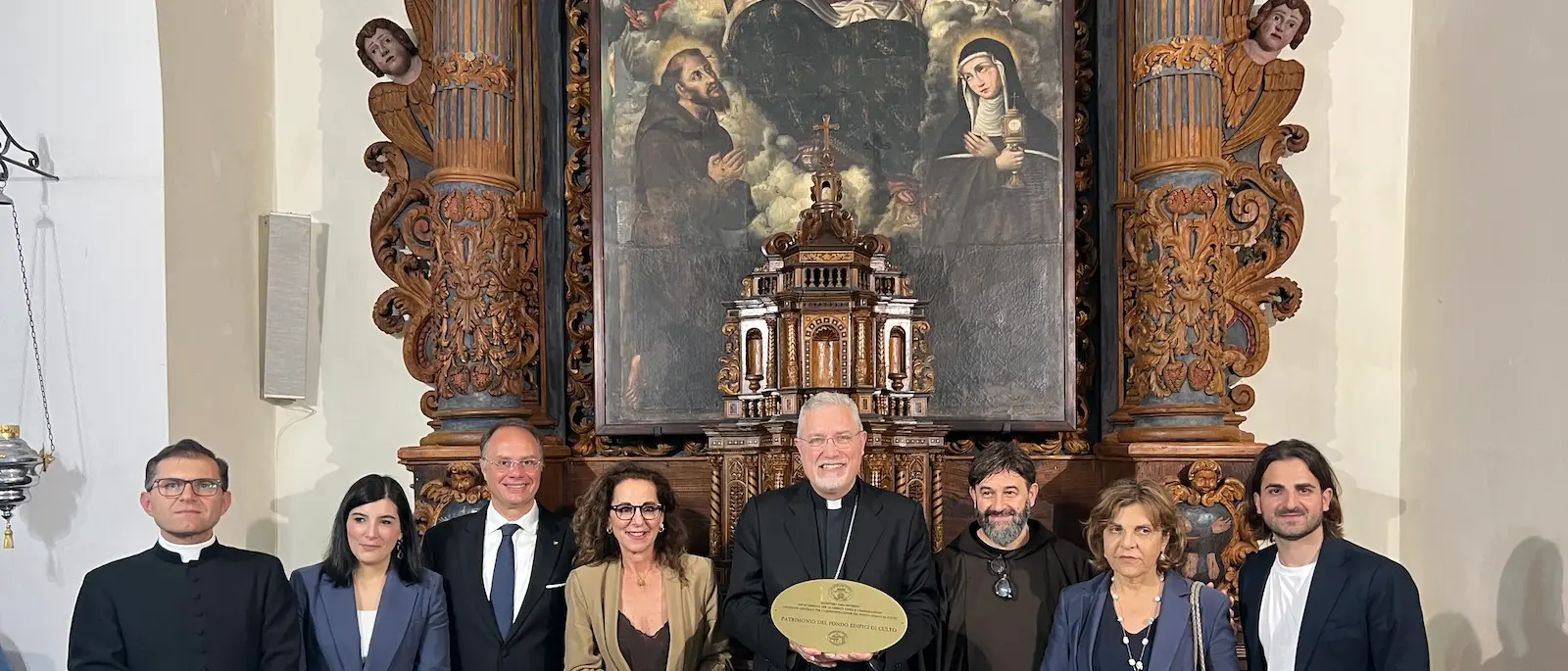 A Rombiolo torna a splendere la pala d’altare del XVI secolo, Ferro: «Custodire questi luoghi preserva l’identità»\n