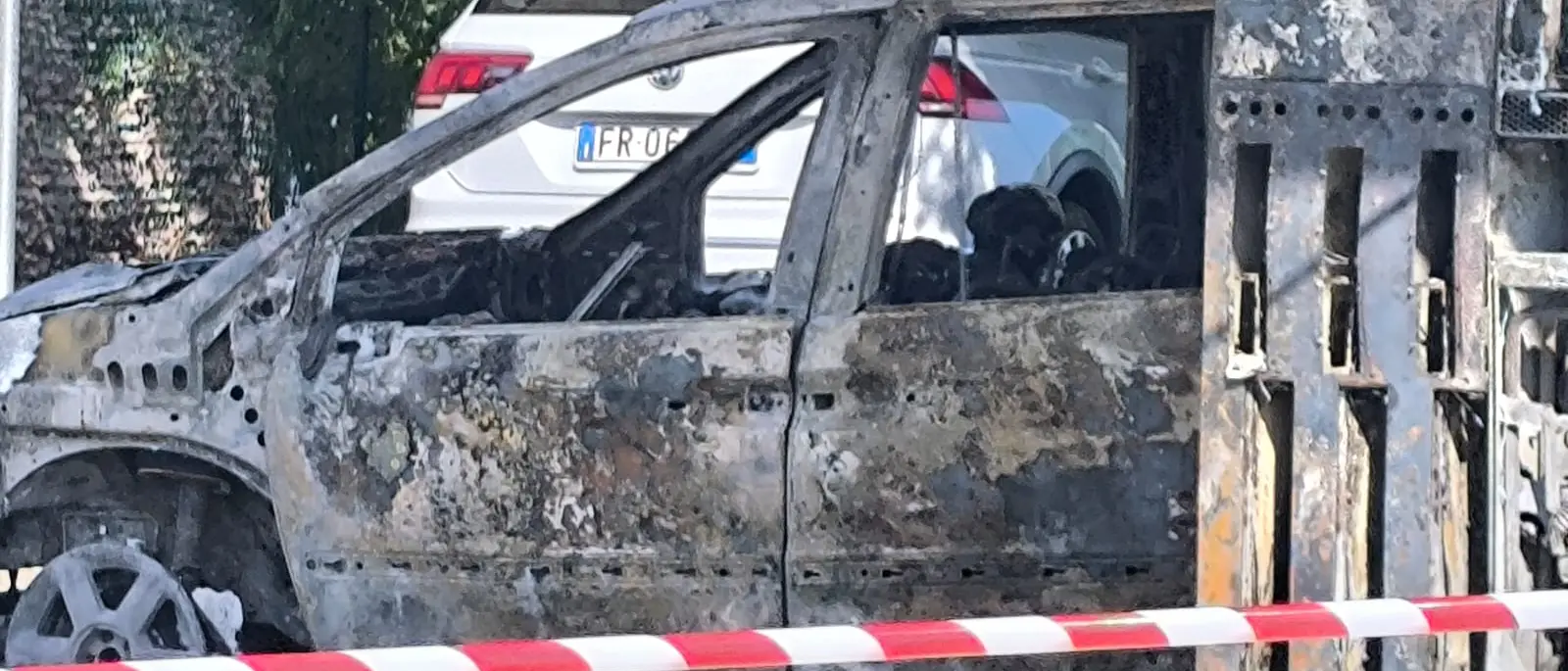Migranti bruciati vivi ad Amendolara, parla il superstite: «Ci hanno attirato con una scusa e poi uccisi»\n