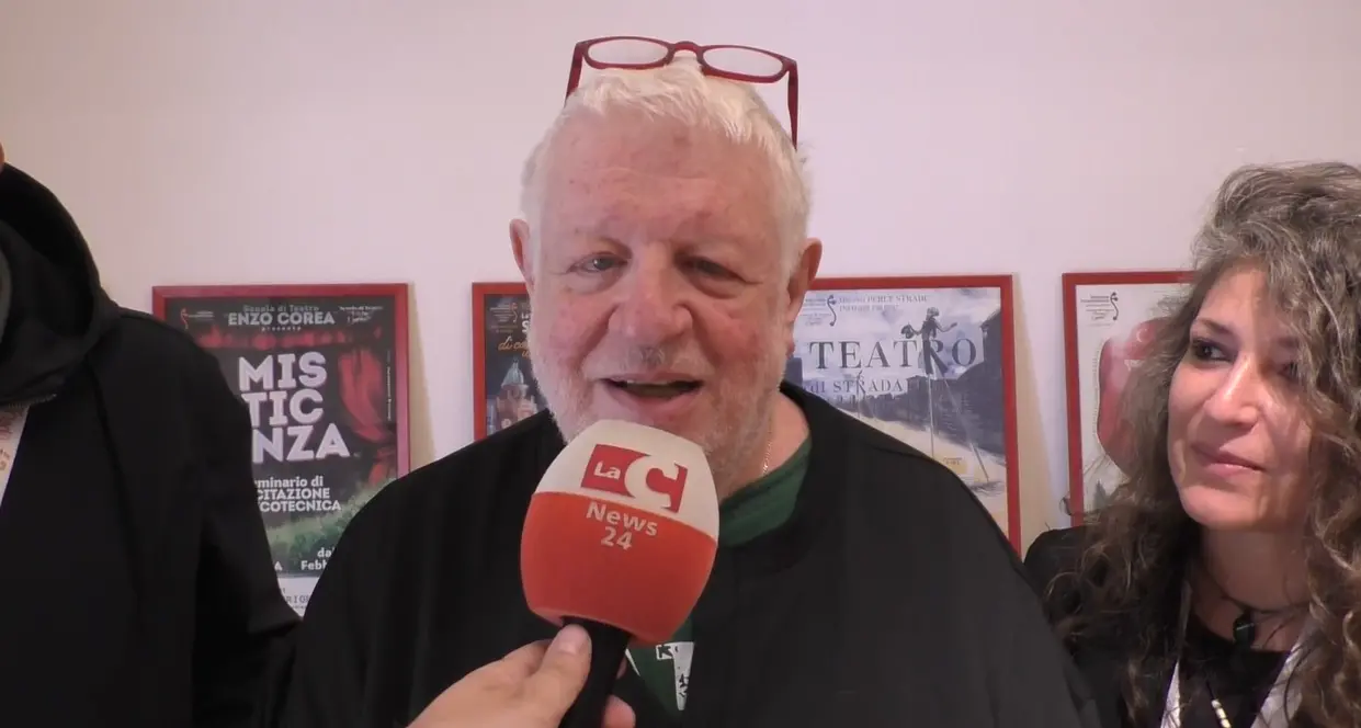 Quarant’anni di passione: il direttore artistico della “Settimana Straordinaria”\u00A0ripercorre la storia e le emozioni della scuola di teatro \"Enzo Corea\"\n