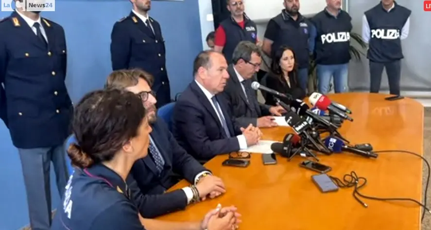 Strage di Amendolara, indagini lampo per ricostruire l’orrore: «In 30 anni mai vista una crudeltà simile» – LA DIRETTA
