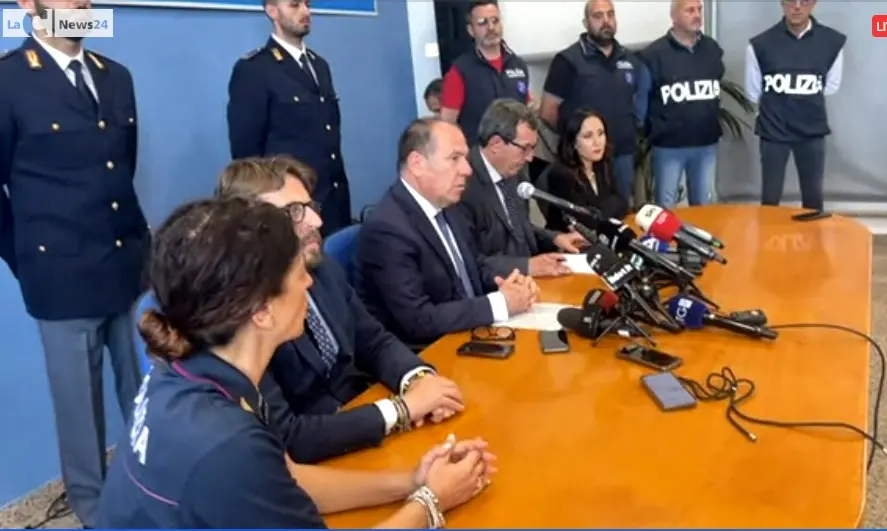 Strage di Amendolara, indagini lampo per ricostruire l’orrore: «In 30 anni mai vista una crudeltà simile» – LA DIRETTA