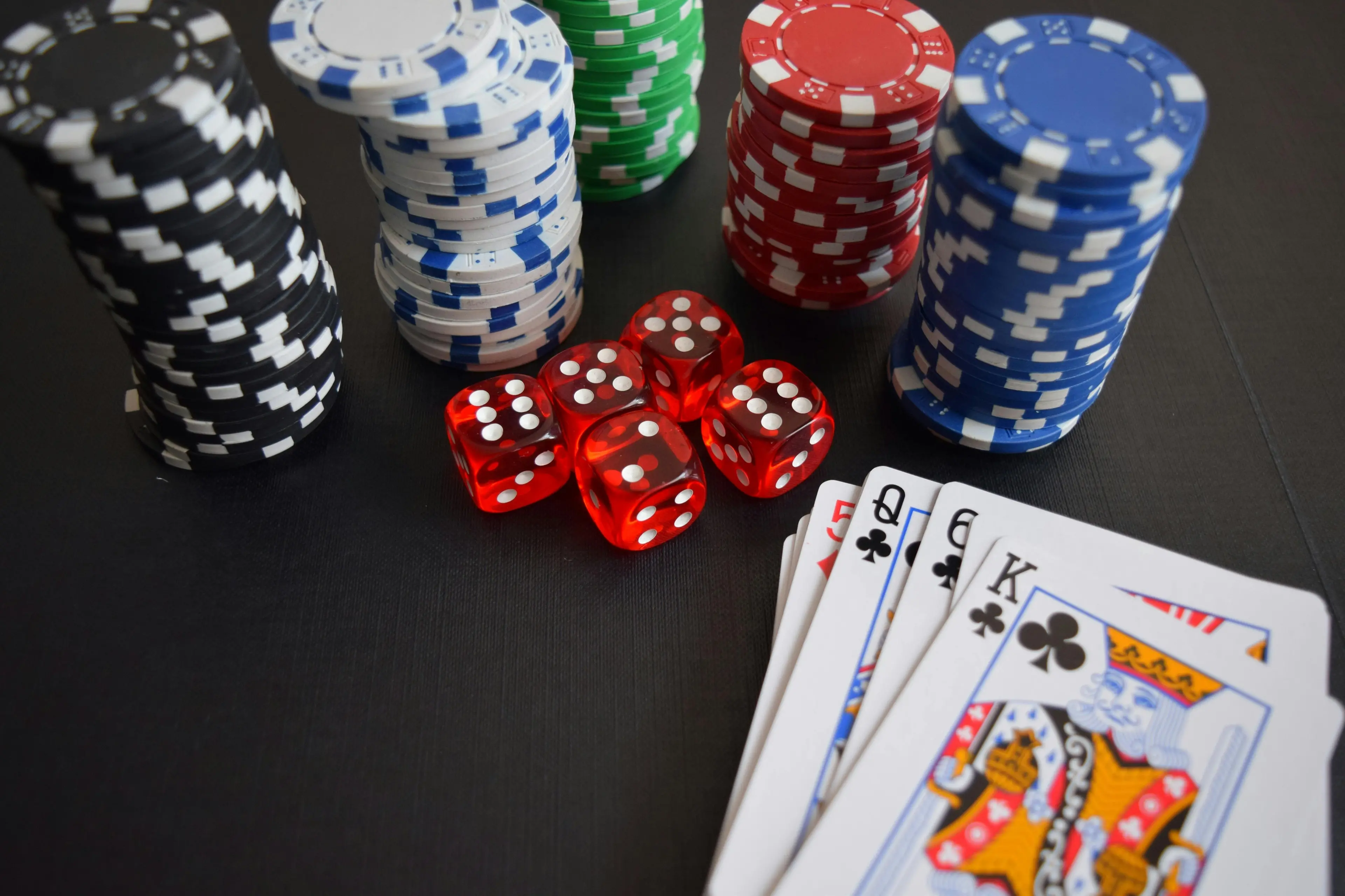 <p>Gioco d’azzardo, in Calabria <span style=\"color:hsl(0, 75%, 60%);\">bruciati 4,5 miliardi</span> in un solo anno: ecco dove si spende di più</p>