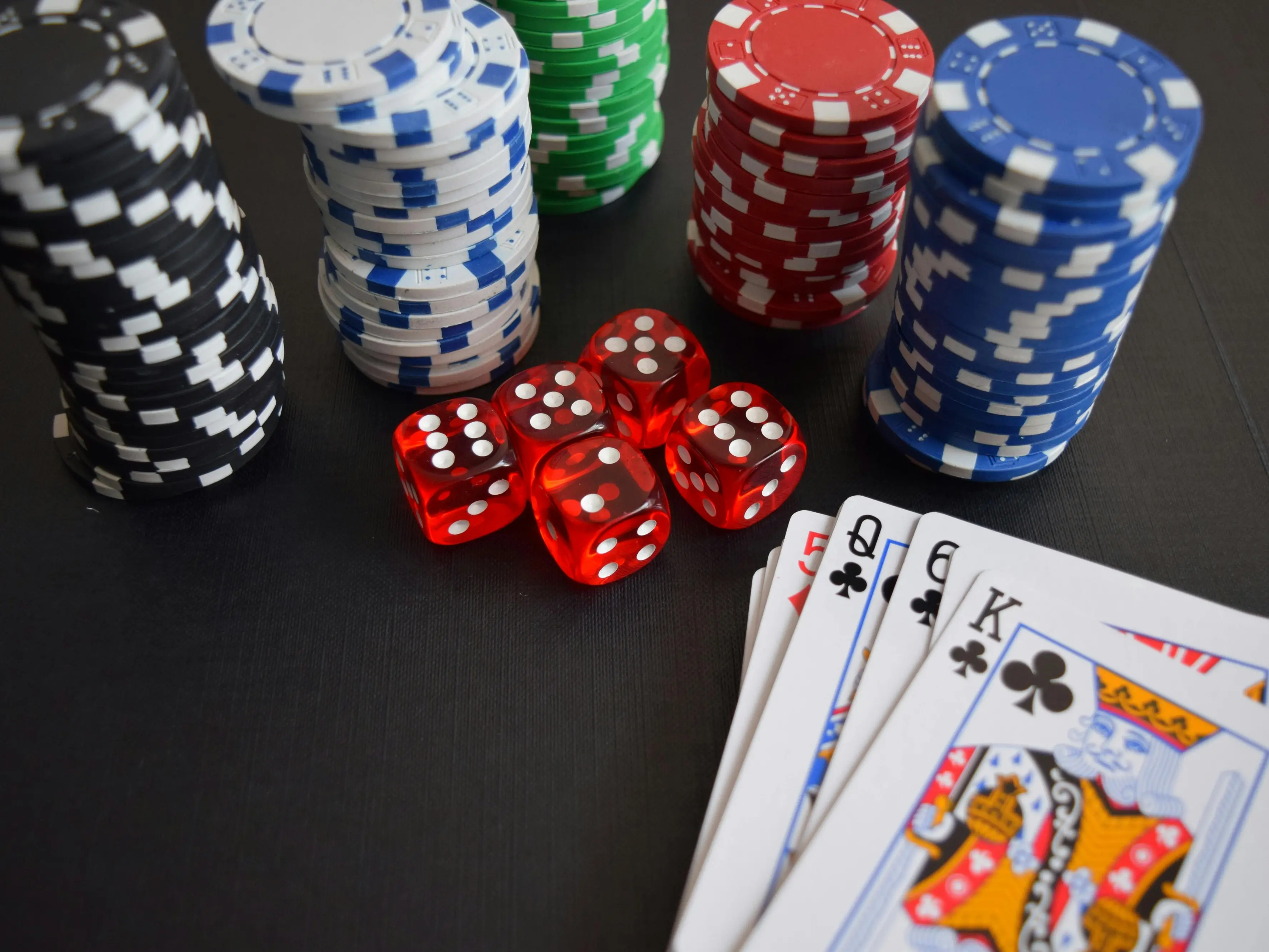 Gioco d’azzardo, in Calabria bruciati 4,5 miliardi in un solo anno: ecco dove si spende di più