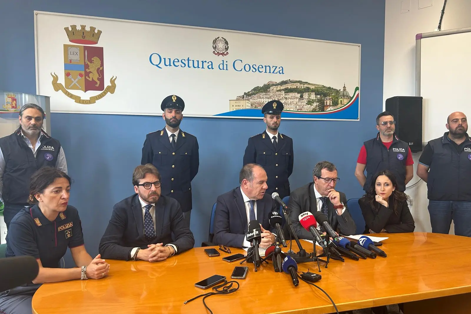 <p>Strage di Amendolara, la ricostruzione dell’orrore: «In 30 anni mai vista una crudeltà simile»</p>